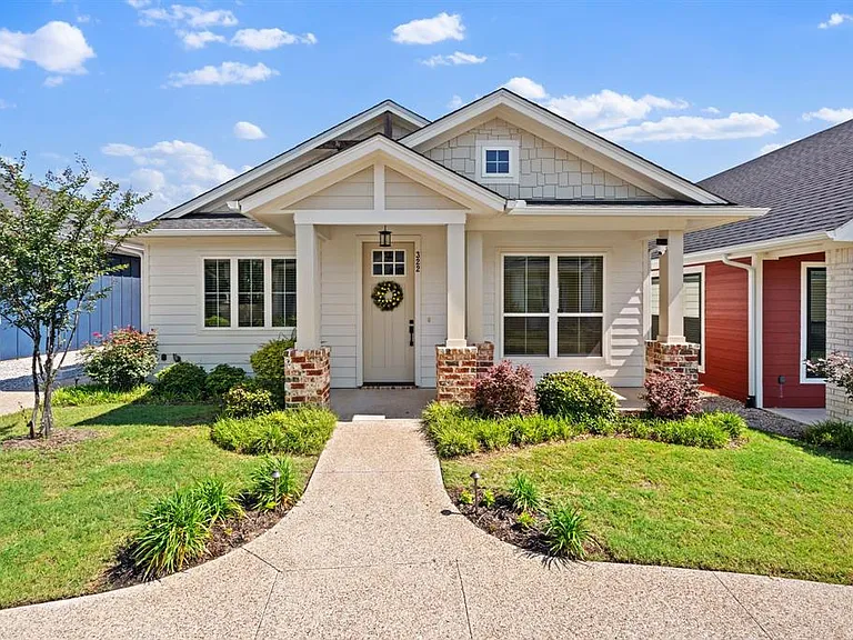 322 Woodside Trl — Photo 1