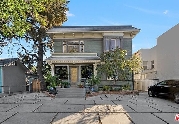 3rd image of 424 N Larchmont Blvd