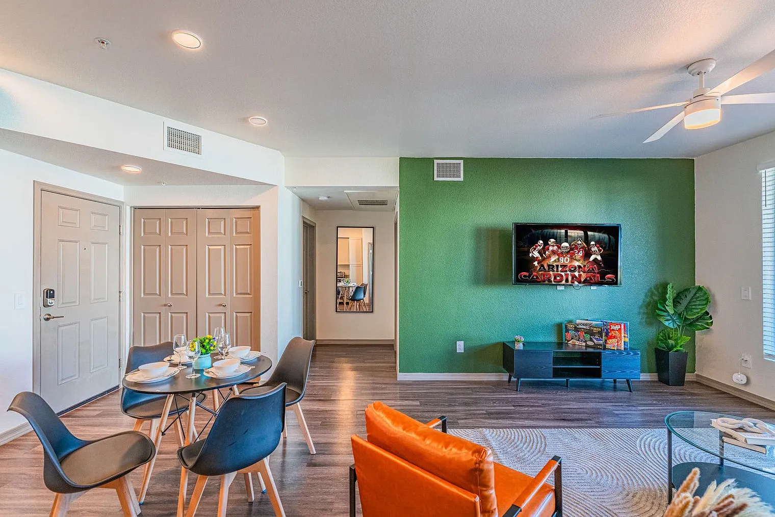 2 bed, 2.0 bath, 893 sqft, $2,923 — Photo 1
