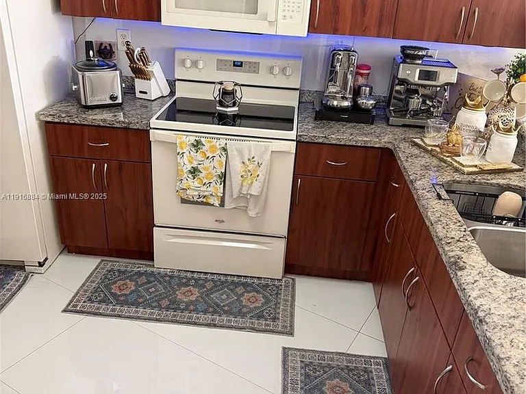 13198 SW 10th Ter — Photo 3