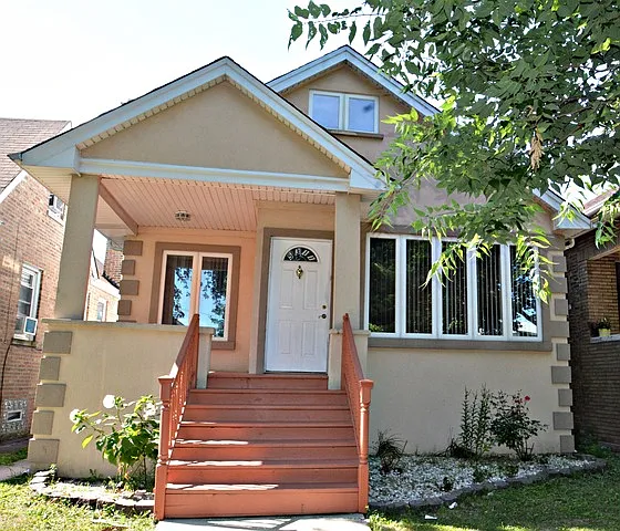 5311 W Fletcher St photo 1