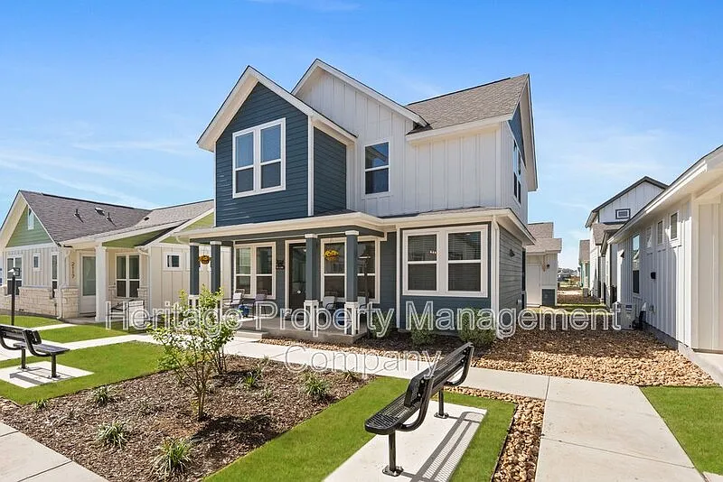 3 bed, 2.5 bath, 1653 sqft, $2,600 — Photo 2