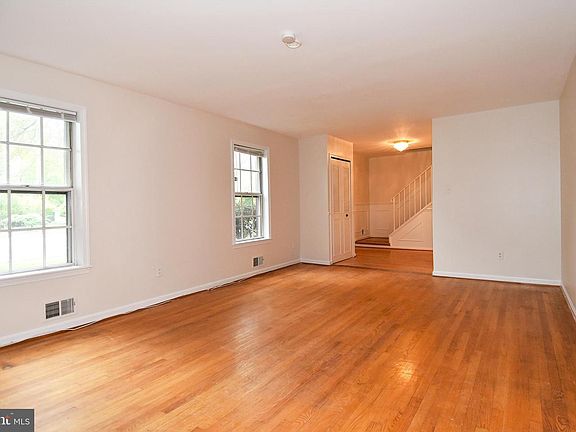 5th image of 6100 Redwood Ln