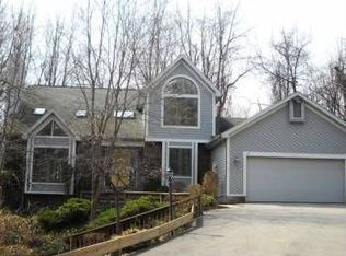 15 Wanakena Dr, Rochester, NY 14559
