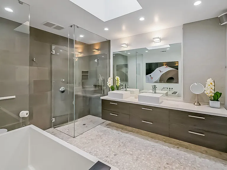 602 N Whittier Dr — Photo 21