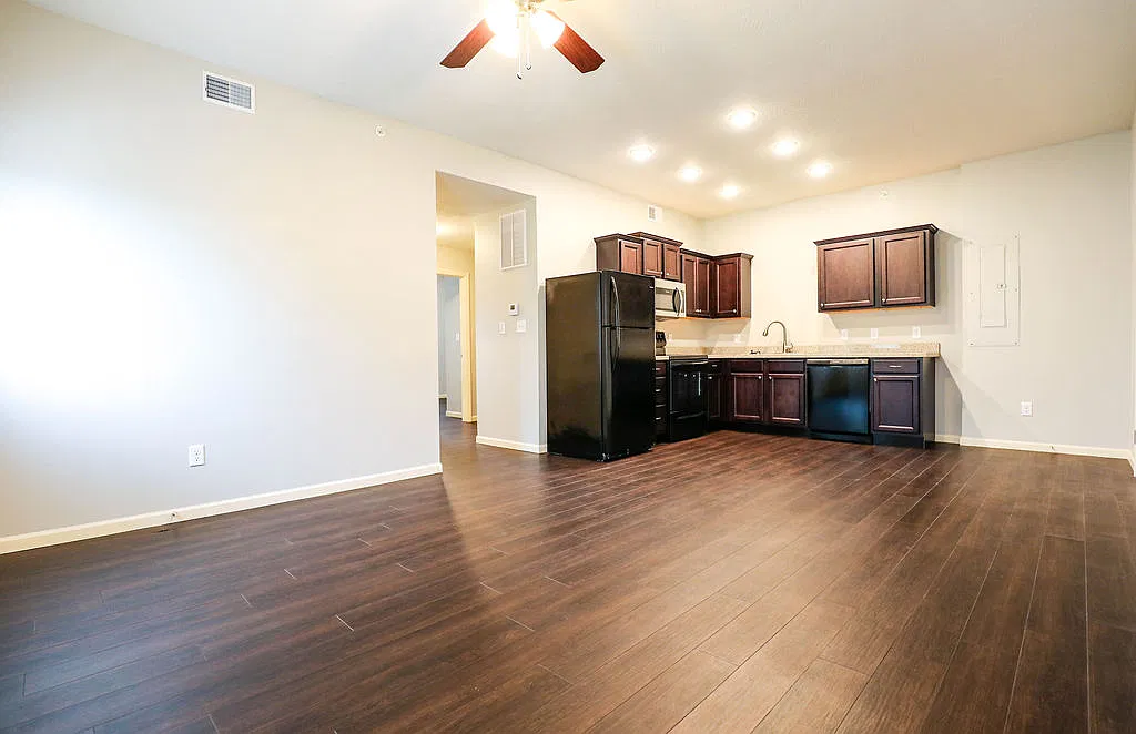 2 bed, 1200 sqft, $1,340 — Photo 2
