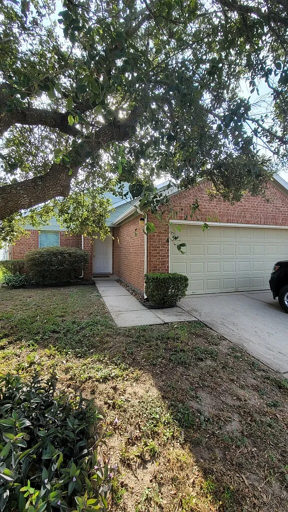 4 bed, 1830 sqft, $1,900 — Photo 1