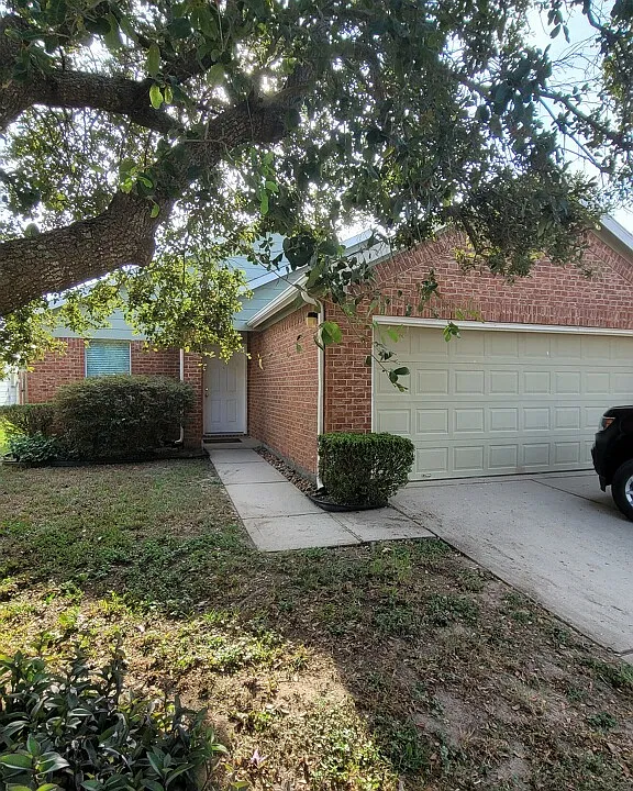 1819 Wooded Acres Dr