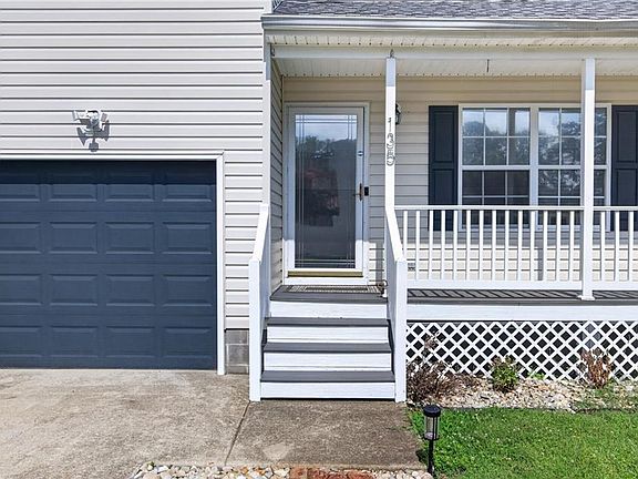 4th image of 135 Sheppard Dr