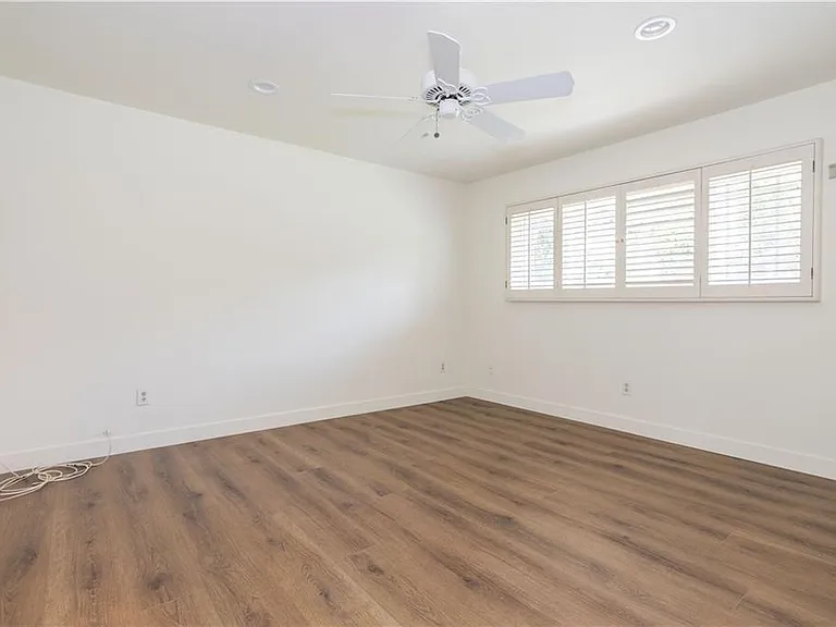 11300 Yolanda Ave — Photo 15