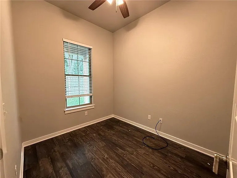 2359 W Houston St — Photo 8