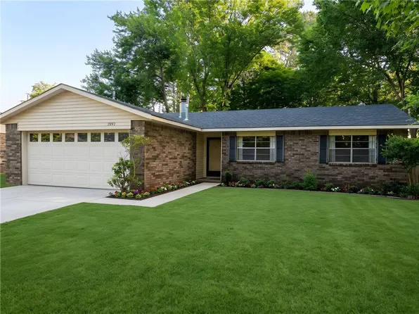 2892 N Peg Ln, Fayetteville, AR 72703