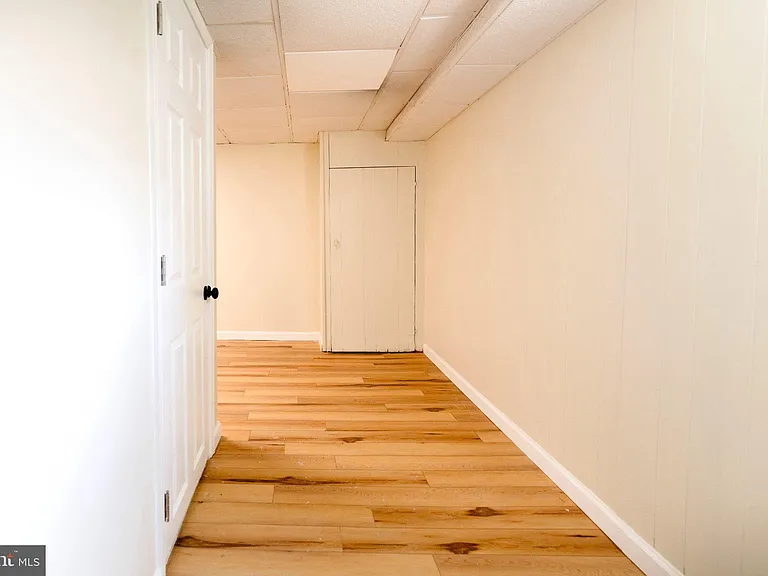 526 Michell St — Photo 24