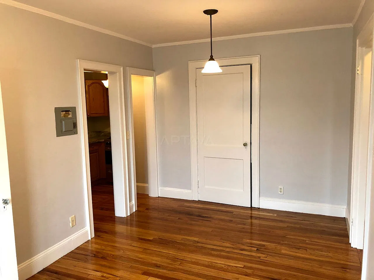 Davis Square / Porter Square area, 1 bedroom, 1 bathroom apartment — Photo 2