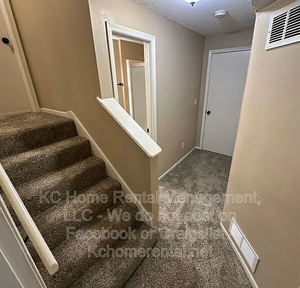 413 Lee Dr — Photo 15