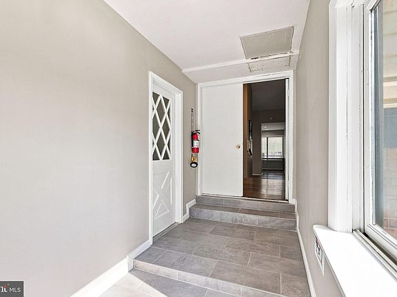 4th image of 109 Biscayne Ct