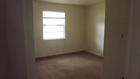 424 E Robertson Ave — Photo 7