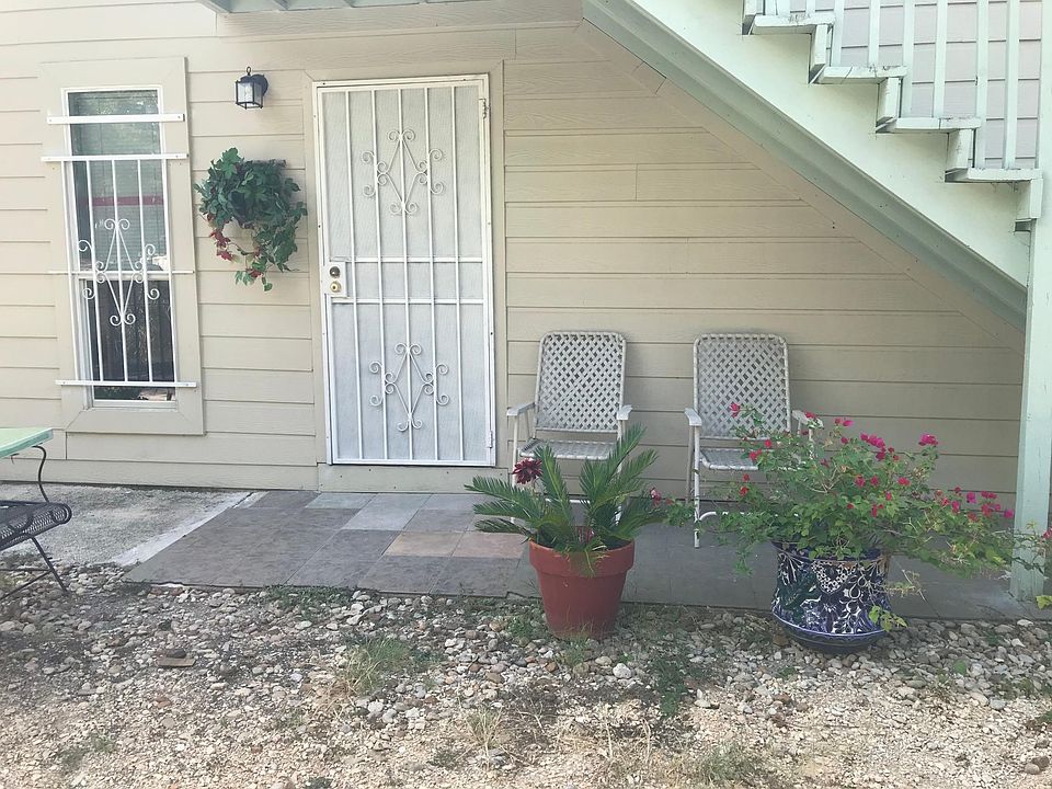 1st image of 936 Edison Dr