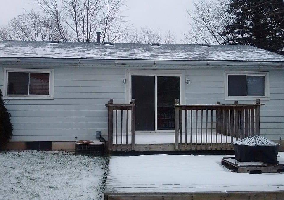 2nd image of 301 Elizabeth Dean Dr SE