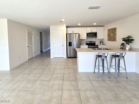 4th image of 1814 NE 40th Ln