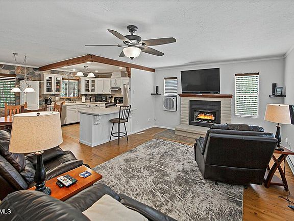3rd image of 2521 W Copper Basin Rd