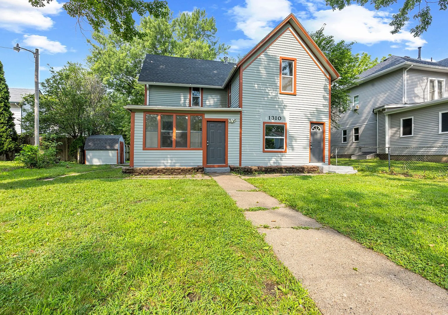 5 Bedrooms, 2 Bathrooms - Near Drake — Photo 1
