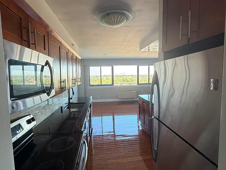 60 Parkway Dr E #15A — Photo 16