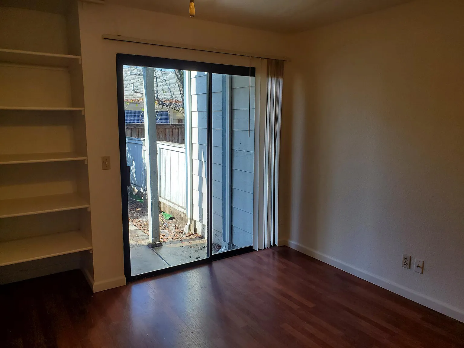 2 bed, 1.5 bath, 900 sqft, $2,100 — Photo 2