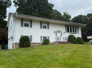 3 Hemlock Ln, Thiells, NY 10984