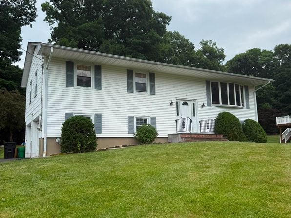 3 Hemlock Ln