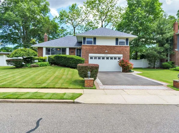 524 Alicia Drive, Westbury, NY 11590