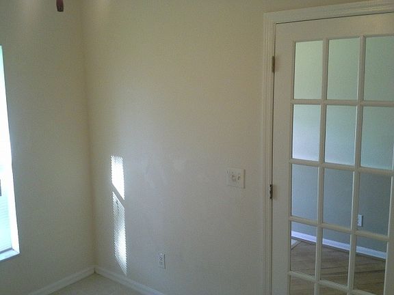 4th image of 407 Jaguar Blvd