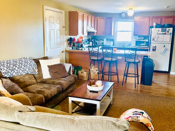 (undisclosed Address), Warren, RI 02885