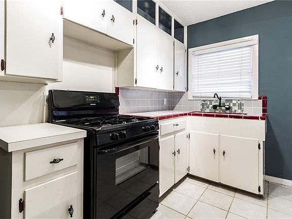 4th image of 709 W 26th St Unit 8