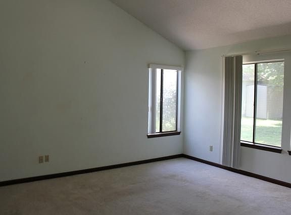4th image of 900 Bay Dr APT 38