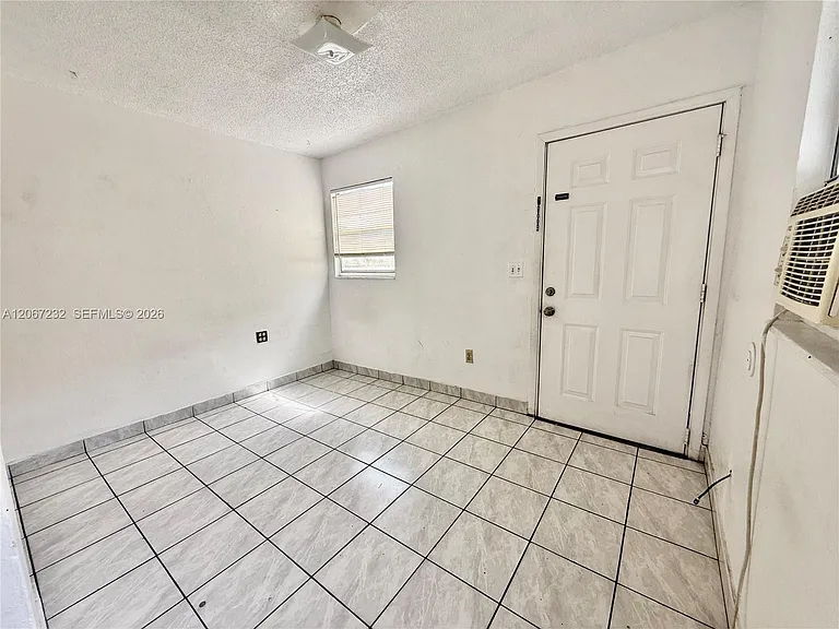 718 SW 11th Ave #6 — Photo 3