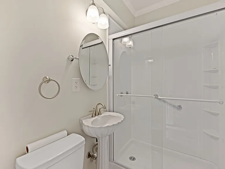 1015 S Hawthorne Rd — Photo 15