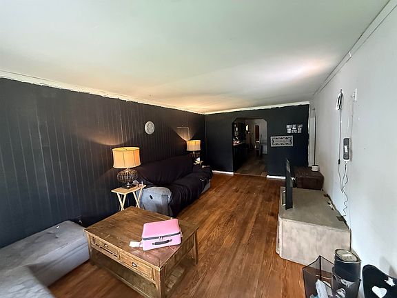5th image of 2923 N Hill Rd