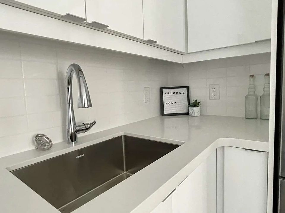 2nd image of 1477 Birchmount Rd #303