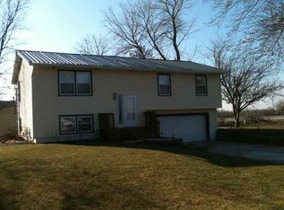 602 Sunset Dr, Le Roy, IL 61752