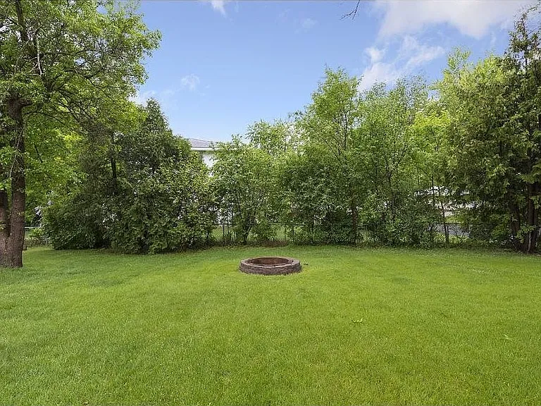 10682 Jefferson St NE — Photo 16