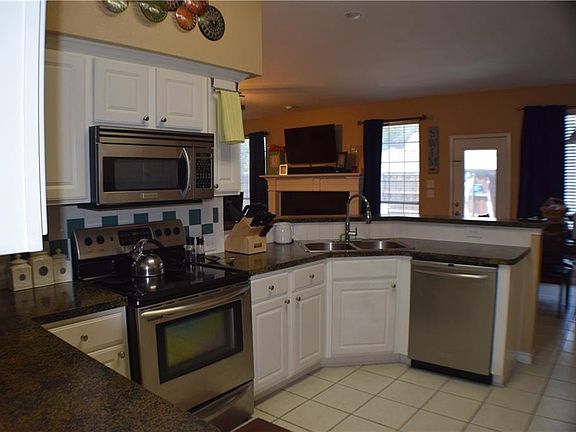 5th image of 421 Preston Oaks Dr
