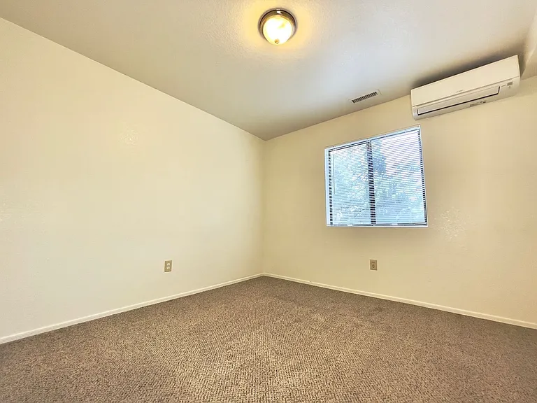 1004 E Goodwin St — Photo 15