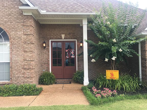 3rd image of 726 Savannah Dr