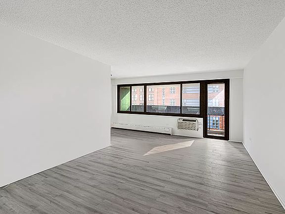 5th image of 299 Pearl St APT 4N