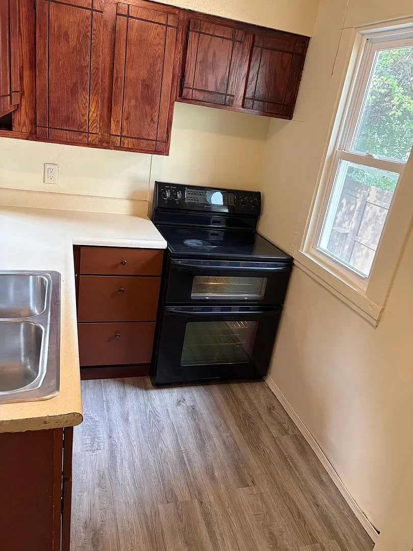 Ward 42 - 7th Ave Duplex — Photo 4
