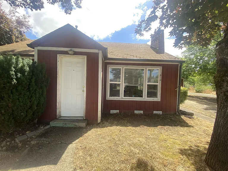 310 SE Gregory Dr — Photo 22