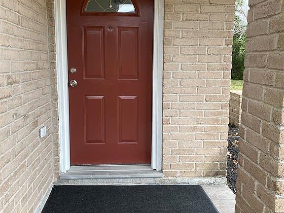 2nd image of 10422 Sagebluff Dr