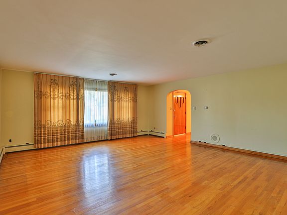 2nd image of 439 W 56th Pl