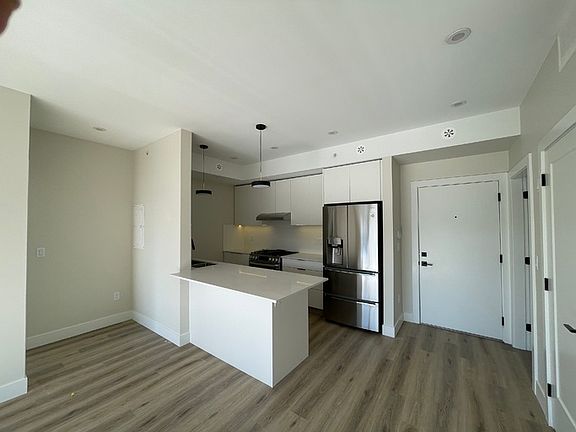 3rd image of 6285 King George Blvd #602